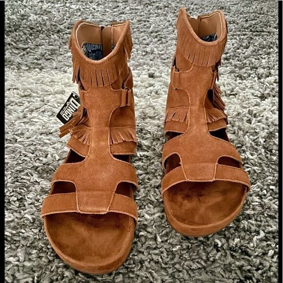 NIB Dingo Fringe Suede Sandals - Picture 2 of 10